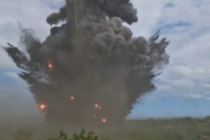 Ledakan pemusnahan amunisi kedaluwarsa milik TNI di Garut.