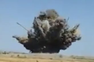 Ledakan pemusnahan amunisi kedaluwarsa milik TNI di Garut.