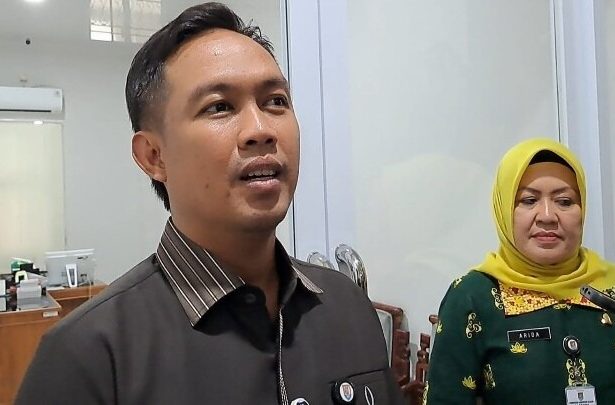 Bupati Cilacap Syamsul Aulia Rachman saat dimintai keterangan awak media