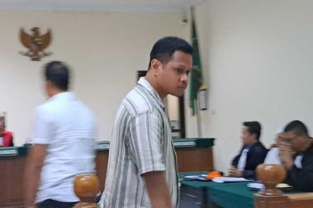 Kanit Satresnarkoba Polrestabes Semarang, Michael Akmal Kayom usai bersaksi di sidang terdakwa Aipda Robig Zaenudin di PN Semarang, Selasa (2462025). (bae)