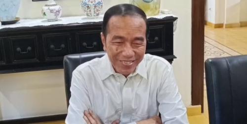 Kondisi wajah Jokowi terbaru. Jokowi mengaku lebih memilih jadi Ketum PSI dibanding PPP.