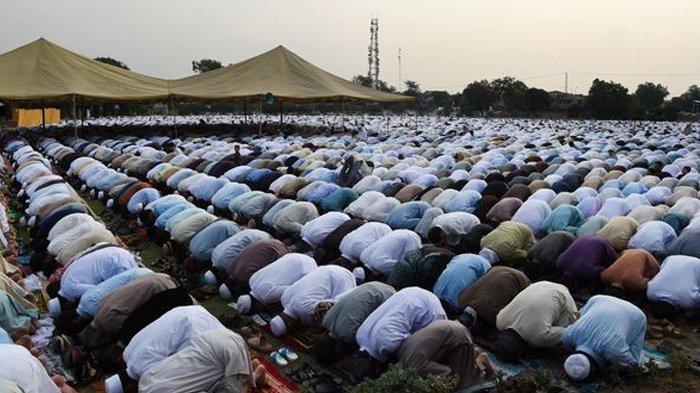 Ilustrasi umat Islam melaksanakan salat berjemaah.