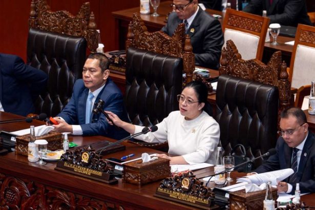Ketua DPR RI Puan Maharani memimpin sidang rapat paripurna.