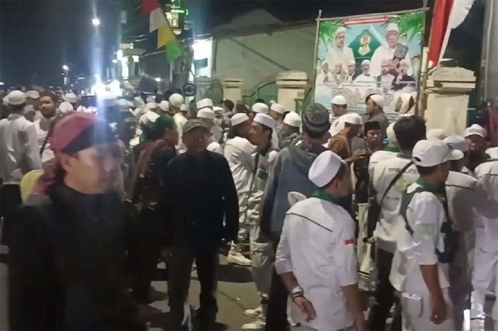 Kericuhan berdarah mewarnai ceramah Rizieq Shihab di Pemalang, Jawa Tengah, Kamis (24/7/2025) dini hari.
