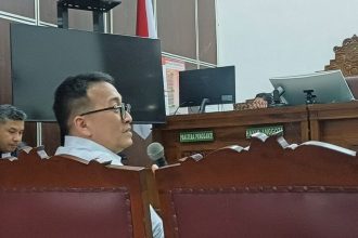 Terdakwa TPPU atas praktik pengamanan situs judi online di Kementerian Kominfo, Rajo Emirsyah menjalani sidang di Pengadilan Negeri Jakarta.