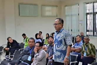 Wakil Wali Kota Semarang Iswar Aminudin berjalan memasuki ruang sidang Pengadilan Tipikor Semarang, Senin (14/7/2025). (bae)