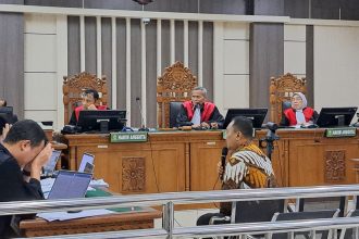 Alwin Basri, suami Mbak Ita mengikuti sidang pemeriksaan terdakwa di Pengadilan Tipikor Semarang, Rabu (23/7/2025). (bae)