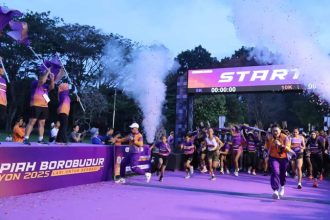 Peserta mulai berlari di garis start saat event Rupiah Borobudur Playon 2025.