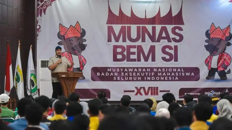 Menpora membuka Munas BEM SI Kerakyatan di Sumatra Barat.