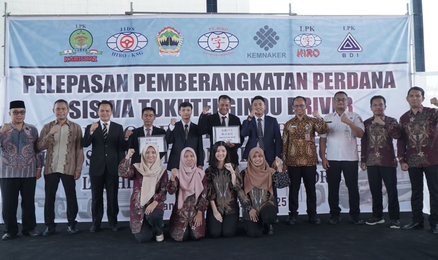 LPK JIDS menggelar seremoni pelepasan pemberangkatan perdana driver profesional ke Negeri Sakura, di Kabupaten Karanganyar, Jawa Tengah, Jumat (1/8/2025).
